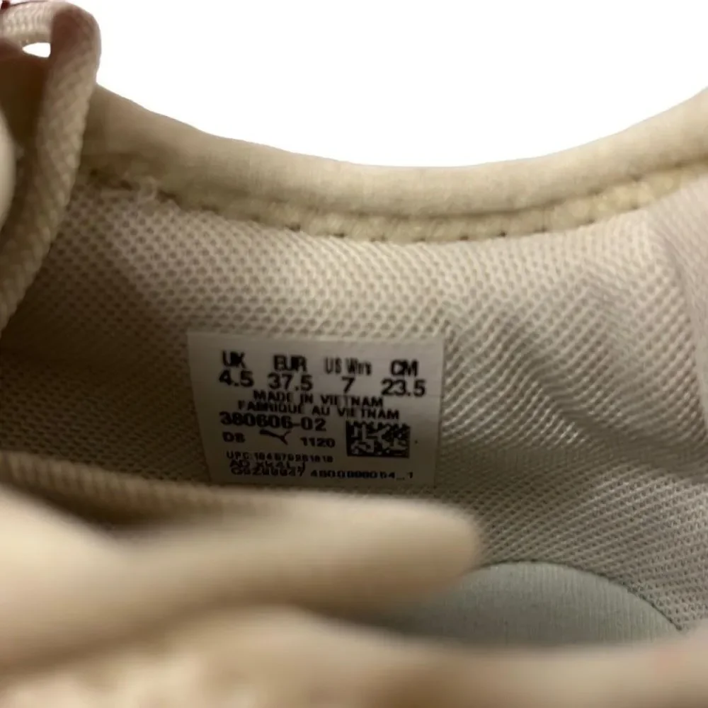 PUMA Pacer Future women's ivory athletic sneakers sz 7 gym running casual‎